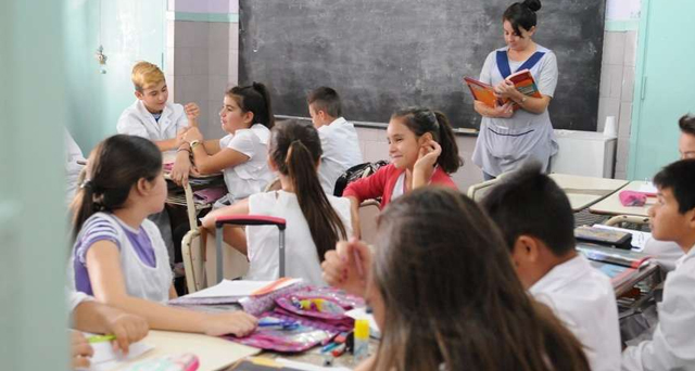 09/04/2017 – Clarín: «Ni vouchers ni status quo: a la escuela por sorteo»